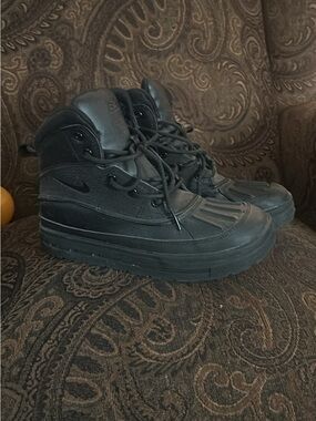 Nike ACG Woodside 2 High- Kids size 3Y - no box included
